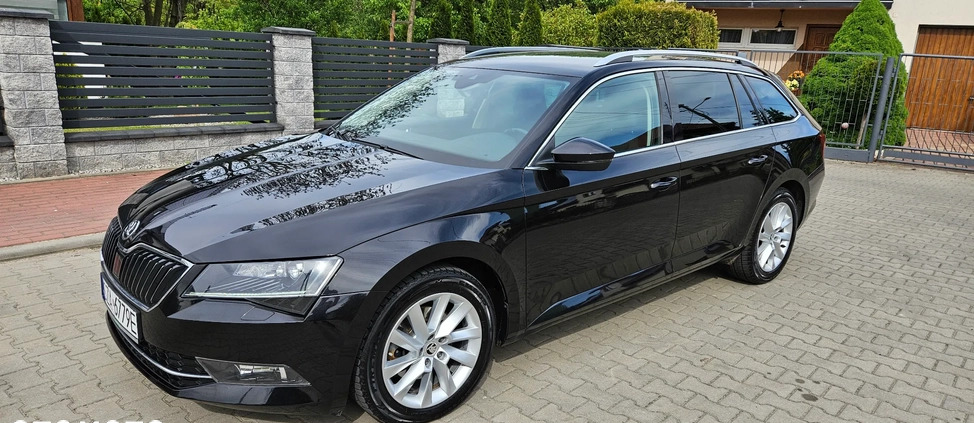 Skoda Superb cena 74904 przebieg: 211353, rok produkcji 2017 z Zawiercie małe 379